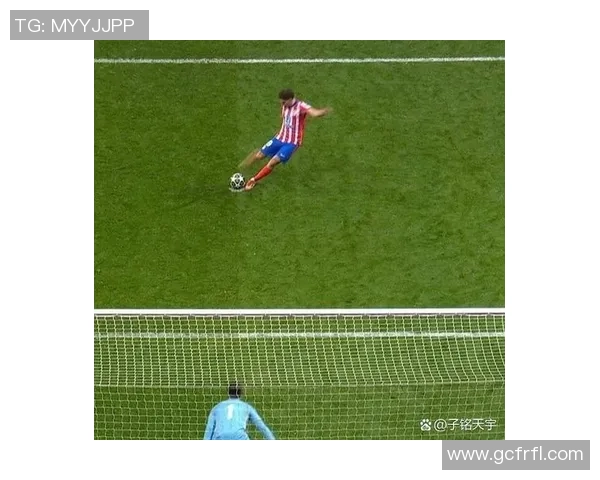 聚焦绿茵场球星精彩瞬间演绎震撼人心的足球射门动作